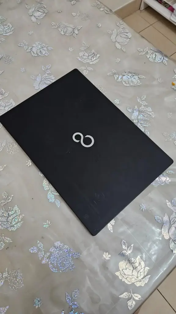 Fujitsu Lifebook Business Laptop FMVU01003 Core i5 4th Gen 4gb RAM 512gb hdd  14.1" HD Screen